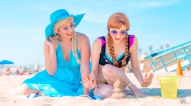 Beach Cosplay Elsa and Anna Disney Frozen
